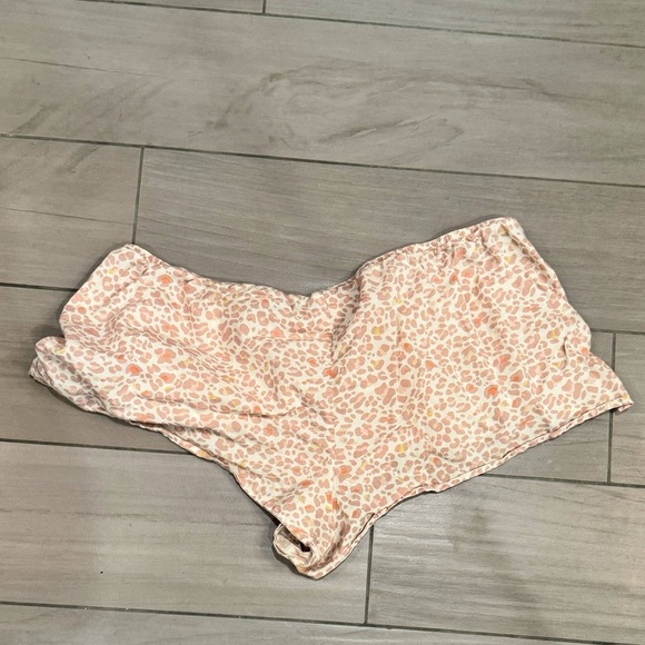 VICTORIA SECRET Pink Leopard Print SHORT Shorts LARGE - Picture 2 of 3
